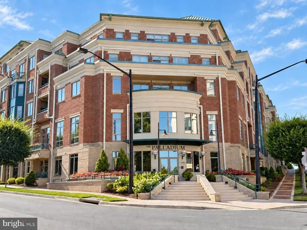 1450 Emerson Ave #203, MCLEAN