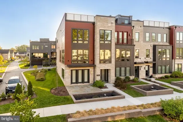 9775 Sanvitalia St, Bethesda