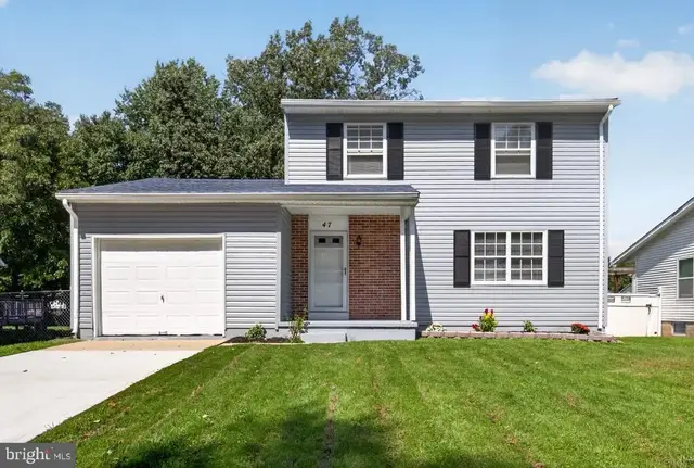 47 Midland Dr, Newark