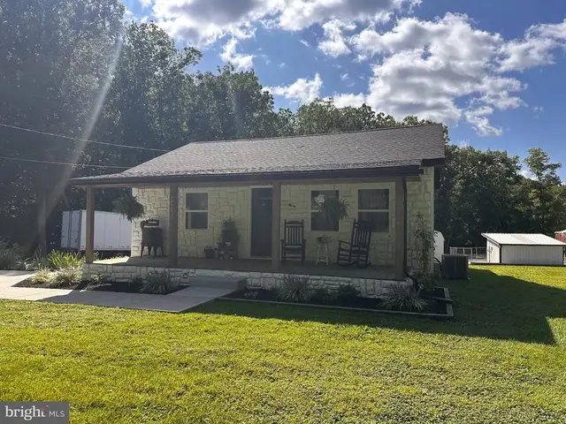 2432 Theodore Rd, North East