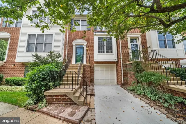 3913 Charles Ave, Alexandria
