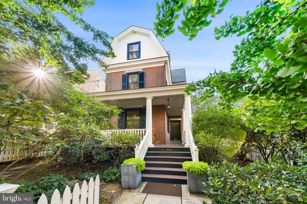 35 E Gravers Ln, PHILADELPHIA