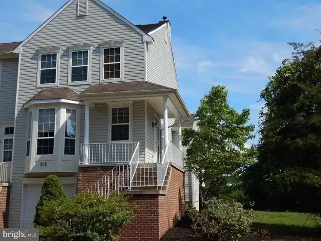 862 N Waterford Ln, Wilmington