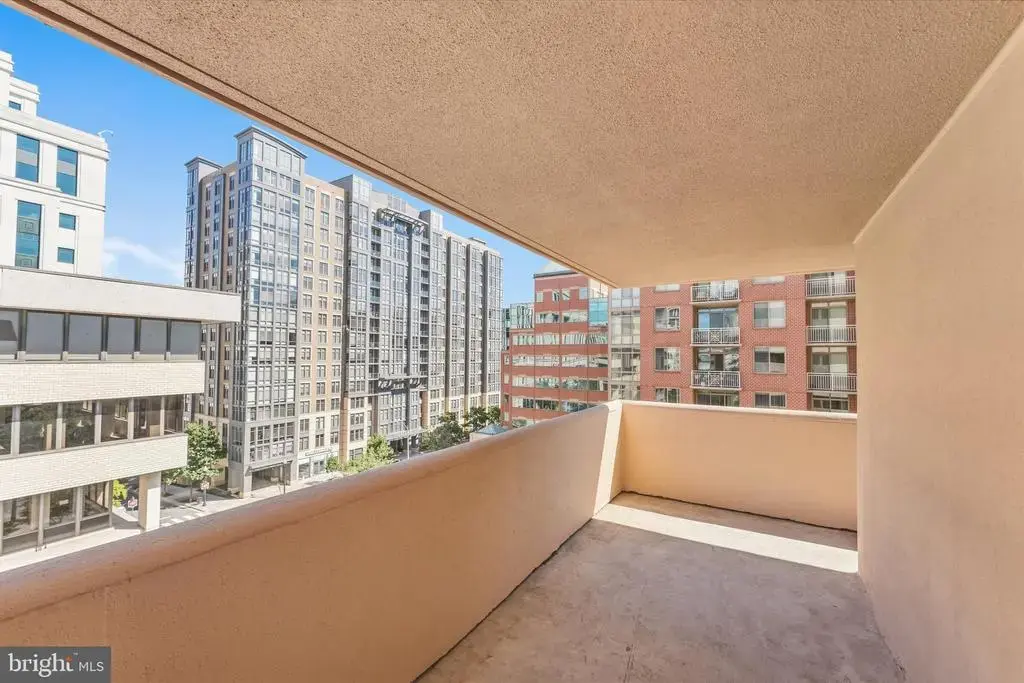 1301 N Courthouse Rd #1216, ARLINGTON