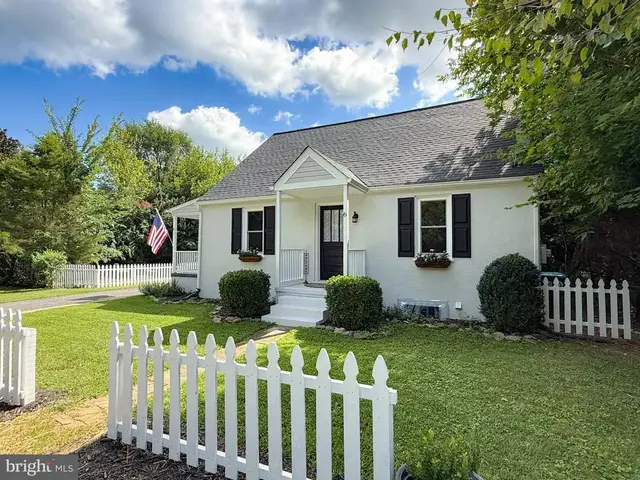 6 Virginia Ave, Berryville