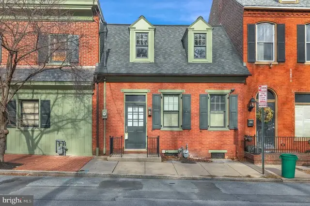 205 E Chestnut St, Lancaster