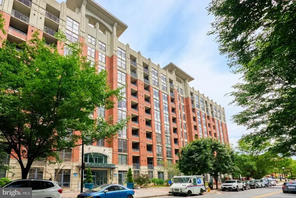 1021 N Garfield St #617, ARLINGTON