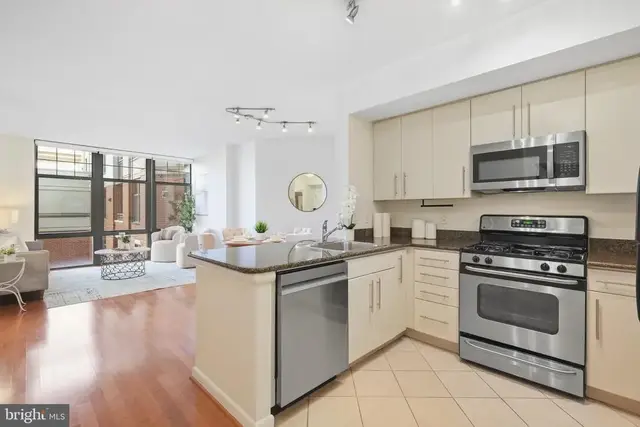 1021 N Garfield St #617, Arlington