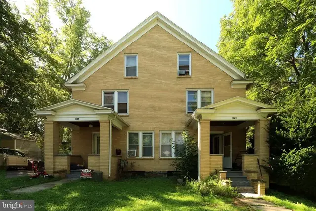 824 Elmwood St, State College