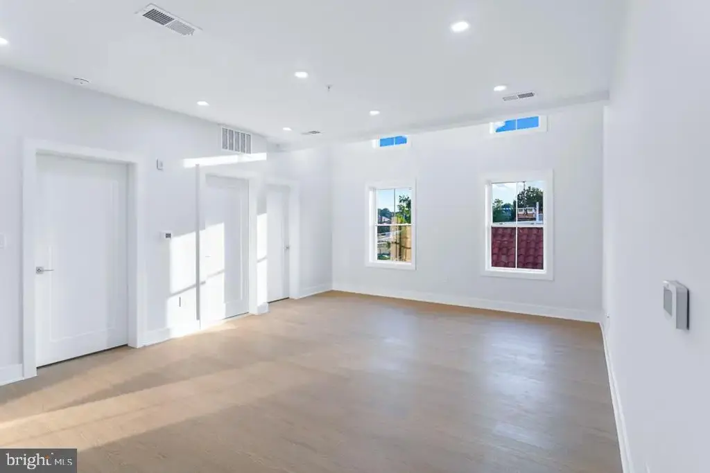 1109 Nw Fern St Nw #301, WASHINGTON