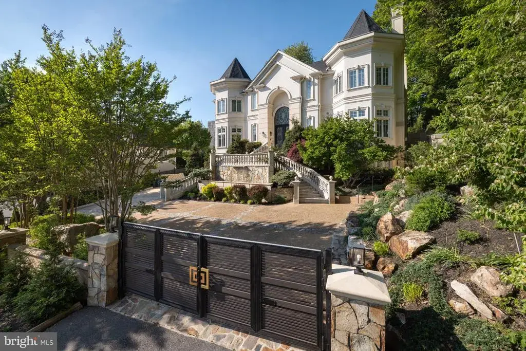 5821 Goldsboro Rd, BETHESDA