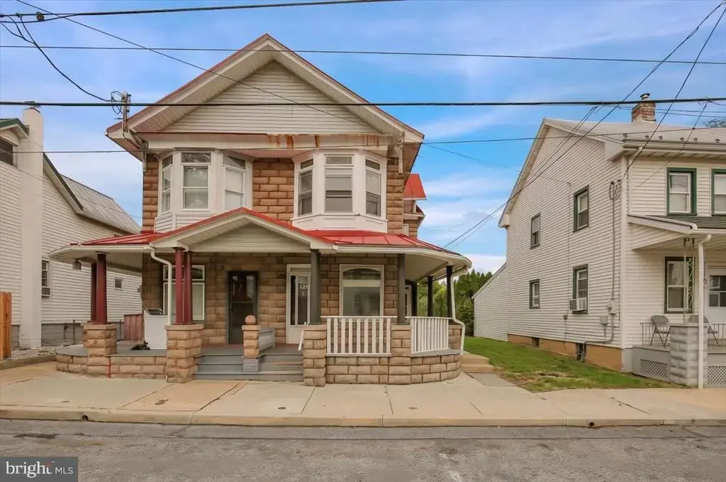 129 N Main St, BERNVILLE
