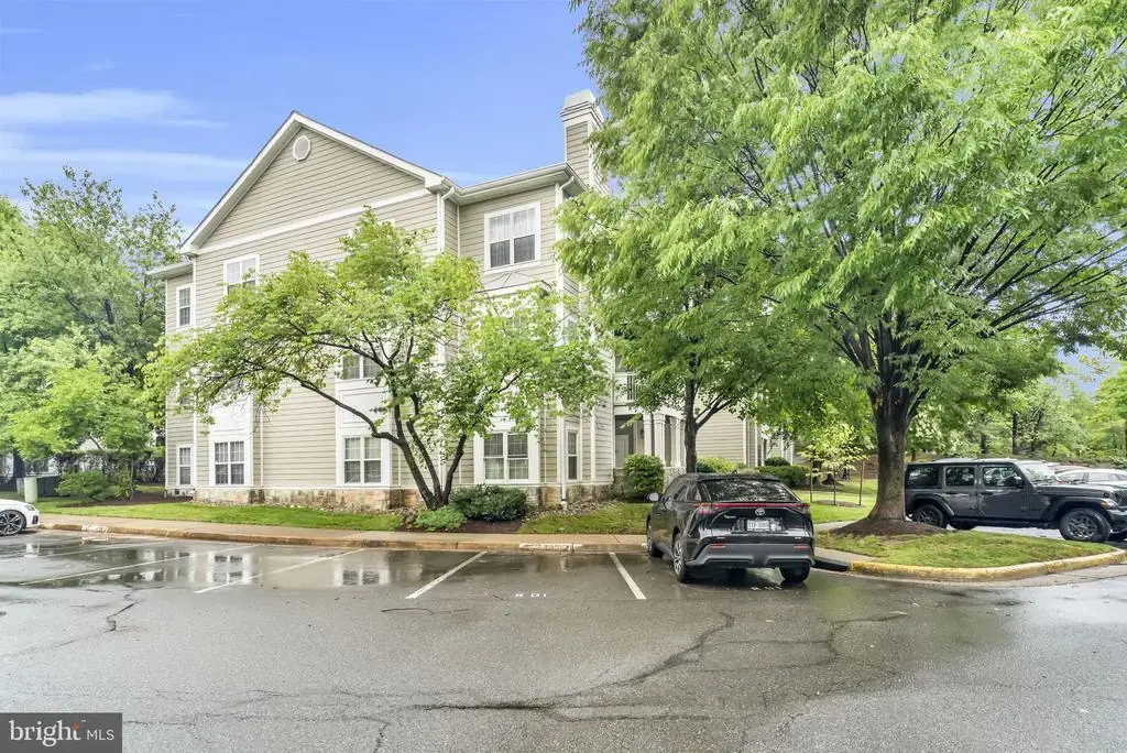 1701 Lake Shore Crest Dr #31, RESTON