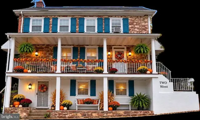 2 Main St W, Adamstown