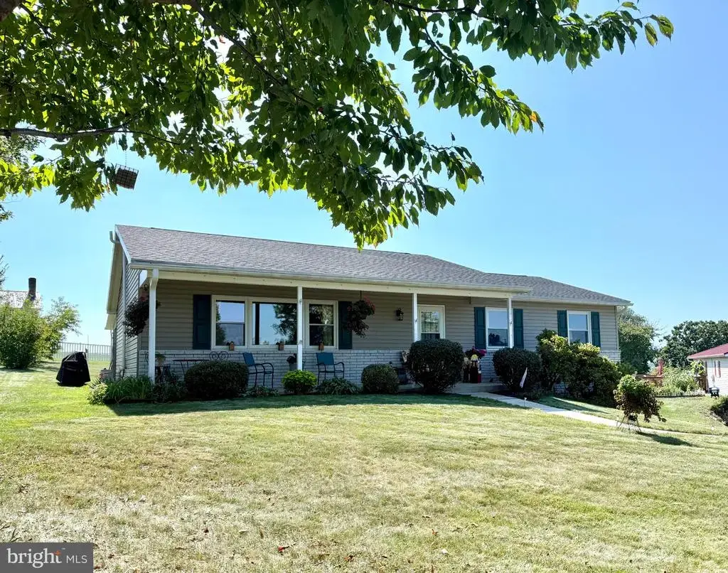 4 Buckingham Dr, CHAMBERSBURG