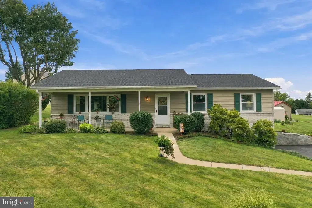 4 Buckingham Dr, CHAMBERSBURG