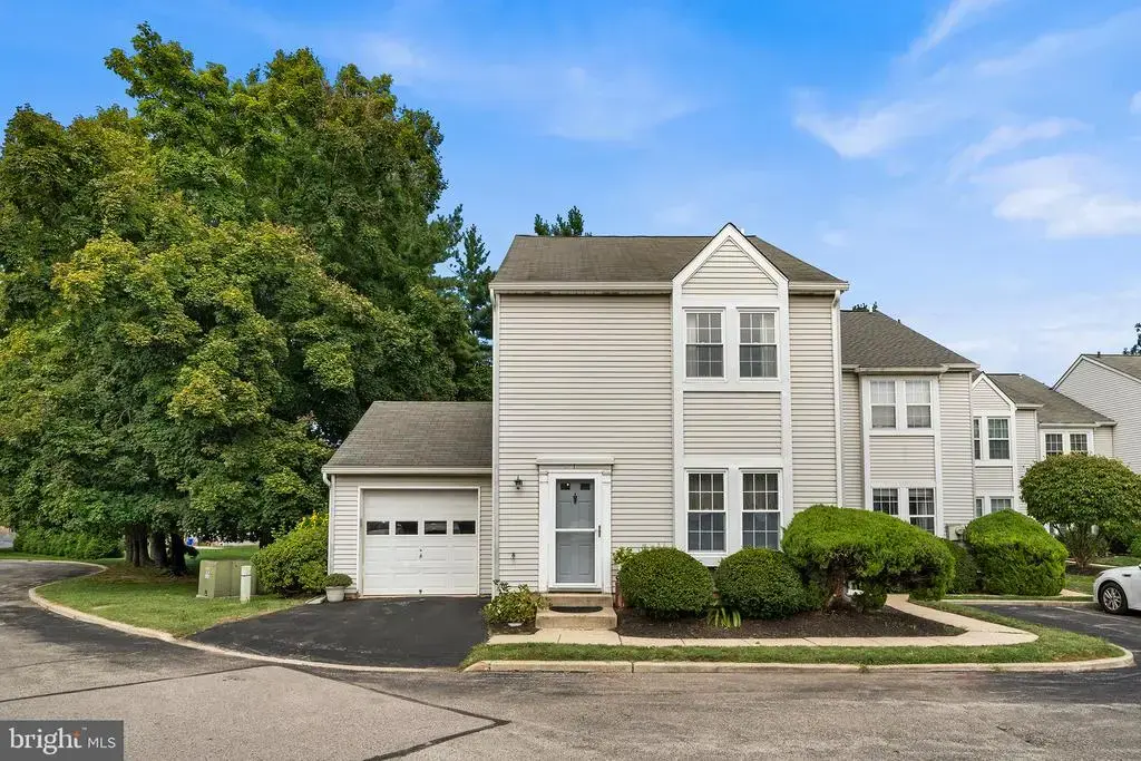 1 Maple Dr, CONSHOHOCKEN
