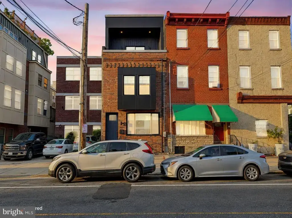 1027 Christian St, PHILADELPHIA