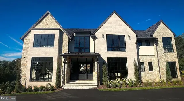 1306 Ballantrae Ct, Mclean