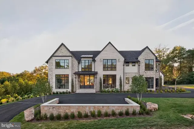 1306 Ballantrae Ct, Mclean