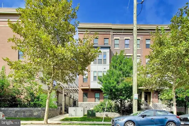 915 Elder St Nw #c, Washington