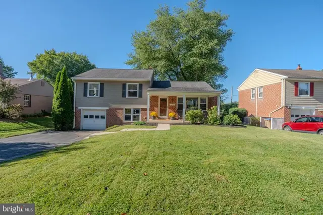 720 Wisteria Dr, Newtown Square