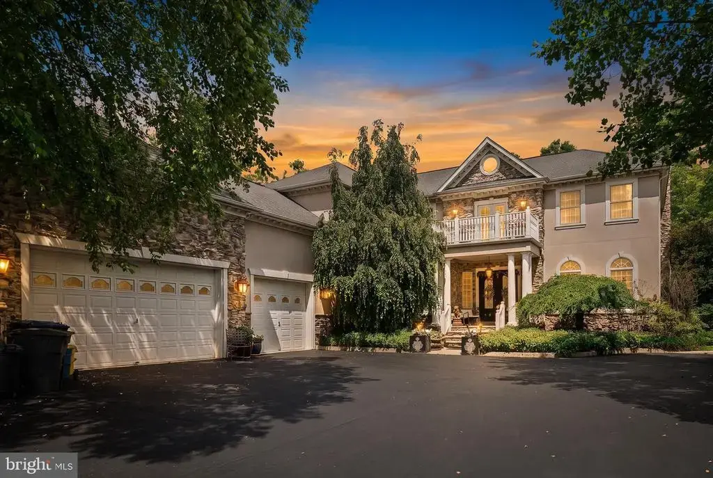 19 Evans Ln, LAWRENCE TOWNSHIP