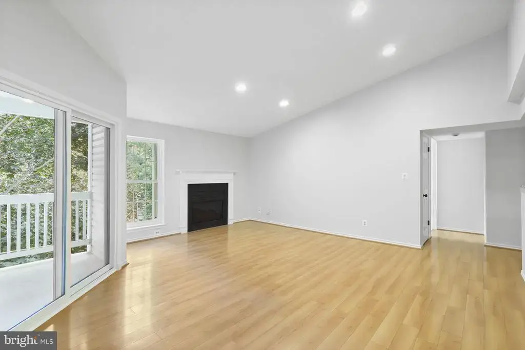 1525 Lincoln Way #304a, MCLEAN