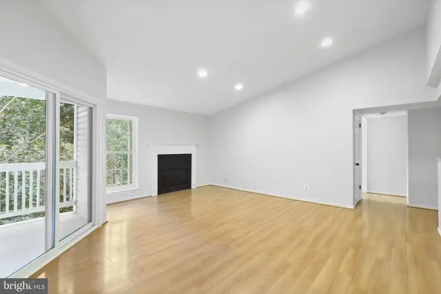 1525 Lincoln Way #304a, Mclean