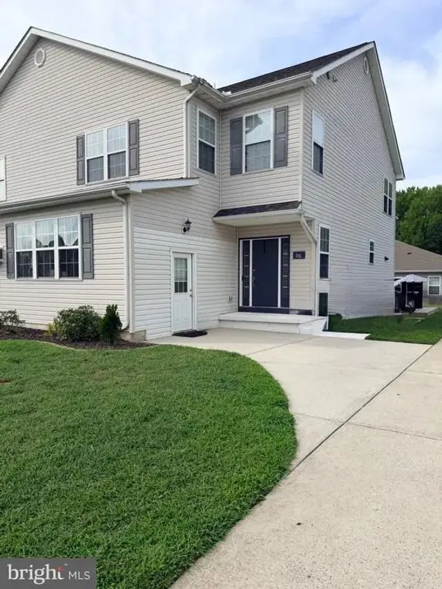 55 Ediman Ct, Dover