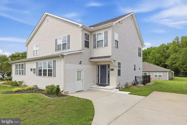 55 Ediman Ct, Dover