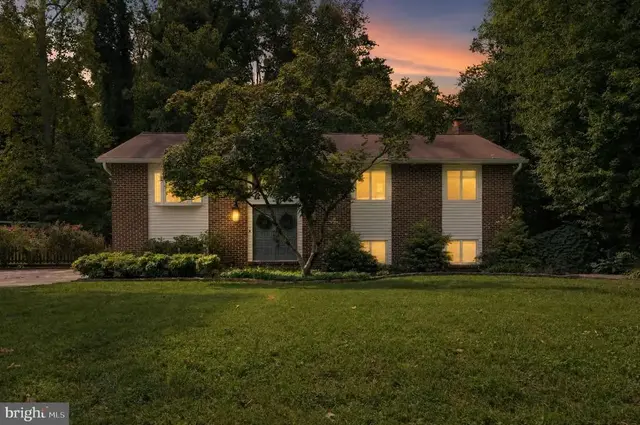 870 Twin Harbor Dr, Arnold