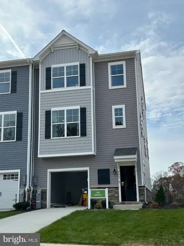 350 Aqua Sq ##183, Edgewood