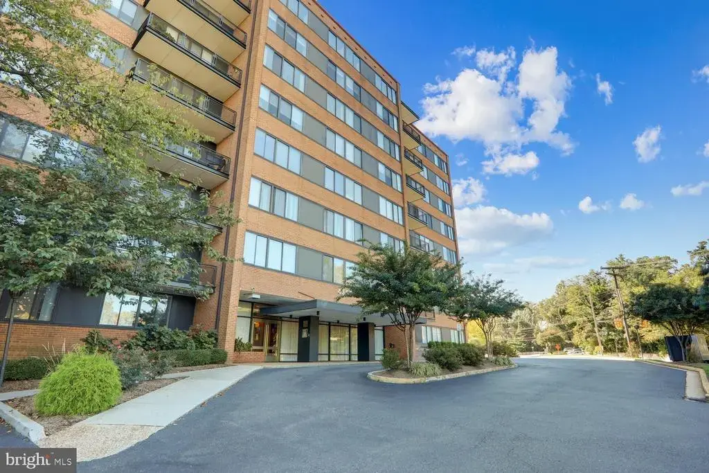 4390 Lorcom Ln #408, ARLINGTON