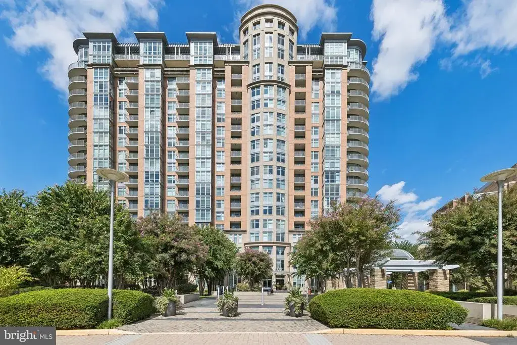8220 Crestwood Heights Dr #1102, MCLEAN