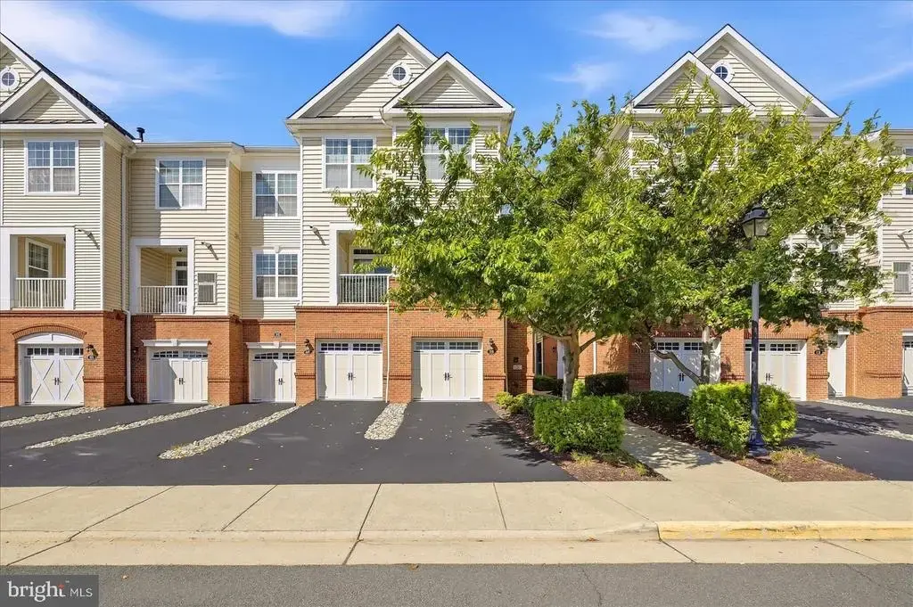 23297 Southdown Manor Ter #106, ASHBURN