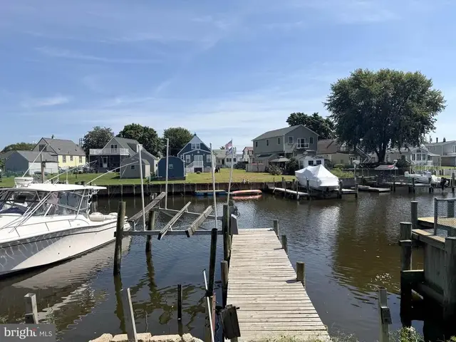 101 Delmar Ave, Dundalk