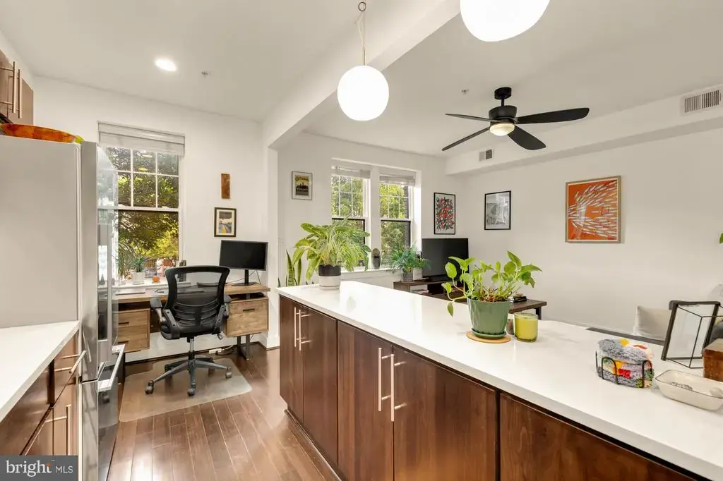 315 G St Ne #201, WASHINGTON