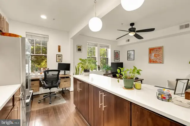 315 G St Ne #201, Washington