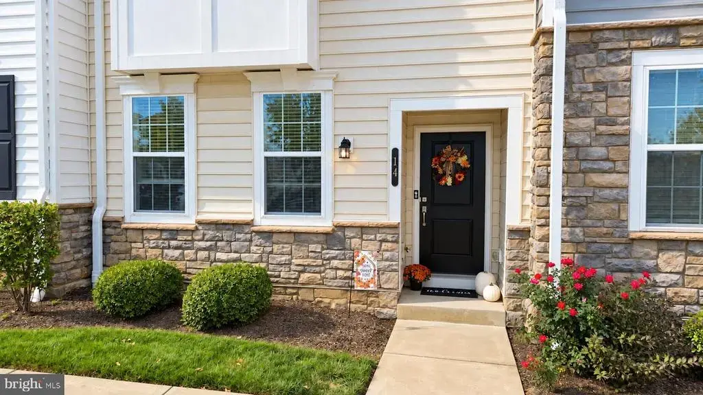 14 Manchester Dr, HATBORO