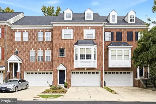 463 Penwood Dr, Edgewater