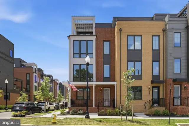 329 Calvert Ave, Alexandria