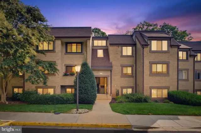 1657 Parkcrest Cir #201, Reston