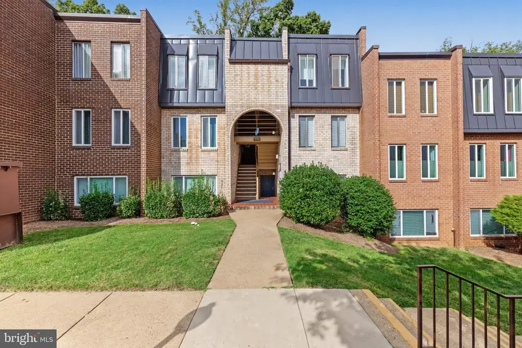 5049 7th Rd S #302, ARLINGTON