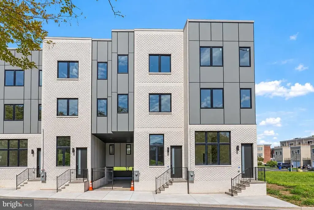 2425 Hartranft St, PHILADELPHIA