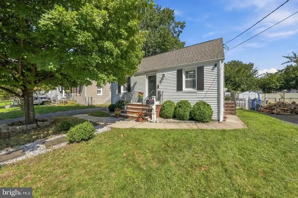 212 Stephenson Ave, MIDDLESEX