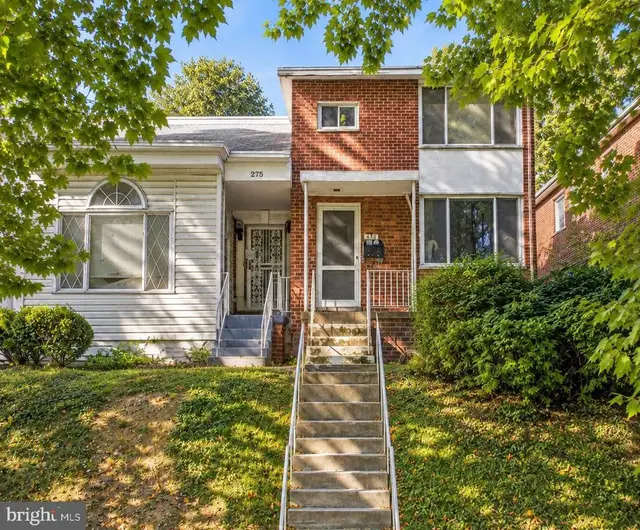 273 Hawaii Ave Ne, Washington