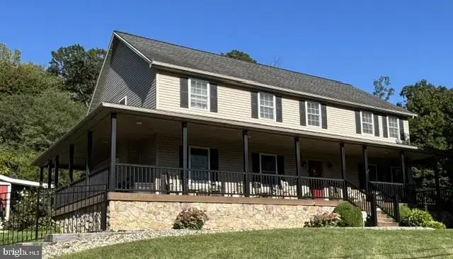 1147 Lake Rd, Spring Grove