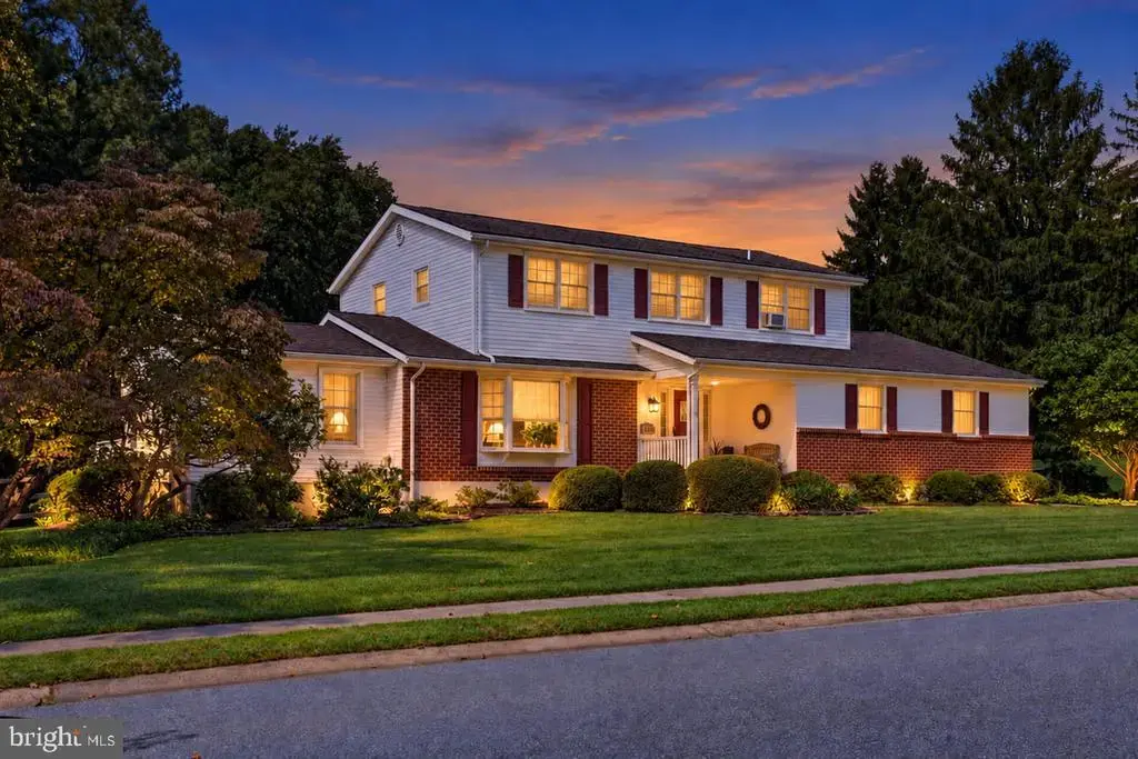 821 N Country Club Dr, NEWARK
