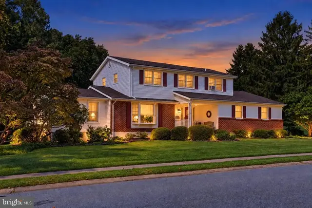 821 N Country Club Dr, Newark